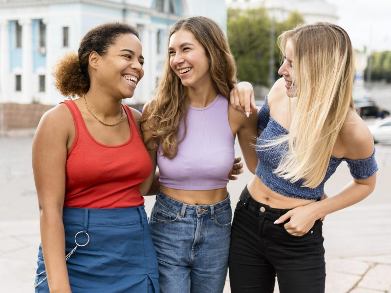 friends-wearing-casual-clothes-outdoors